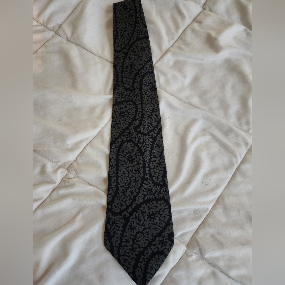Vintage Giorgio Armani Silk Black and Gray Paisley Men's Tie